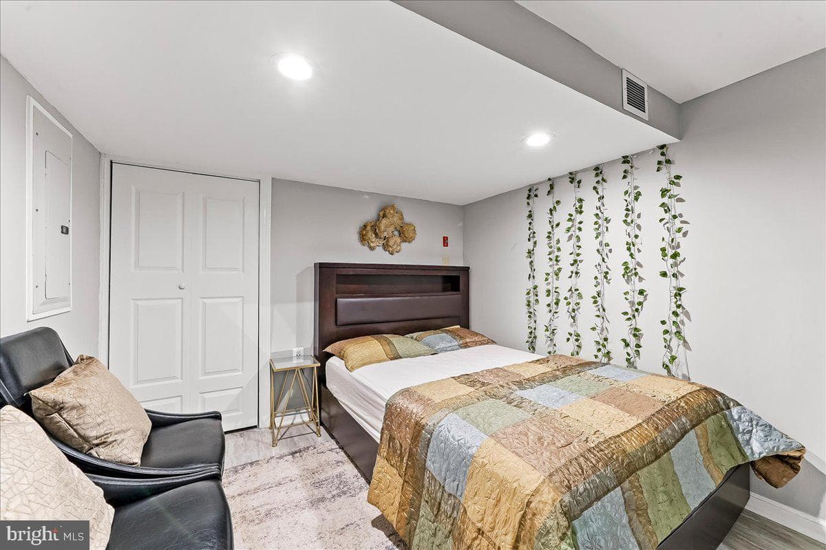 100 Stratford Court photo 29