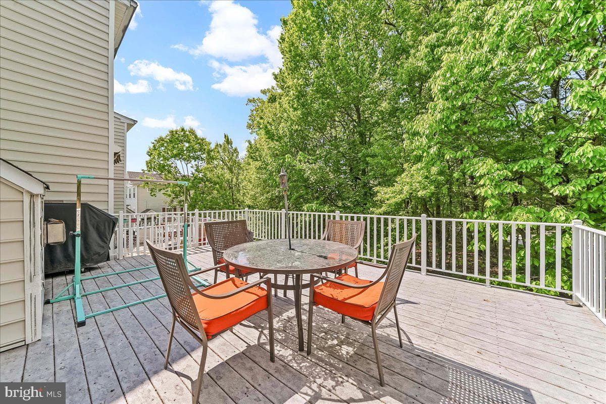 100 Stratford Court photo 32