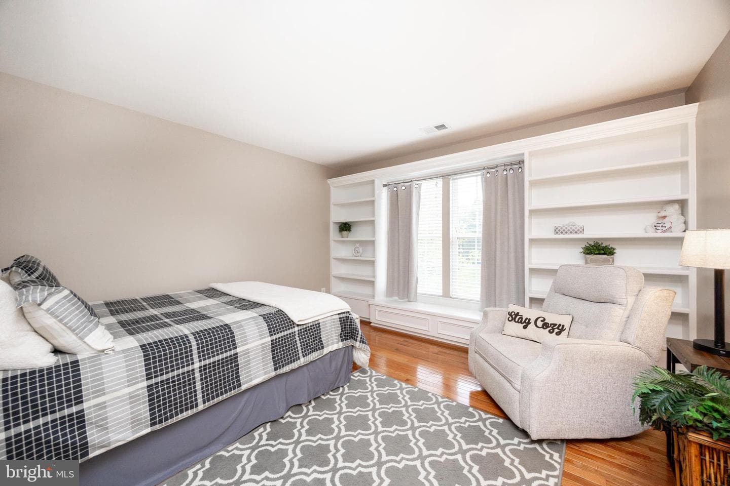 1538 Tattersall Way photo 32