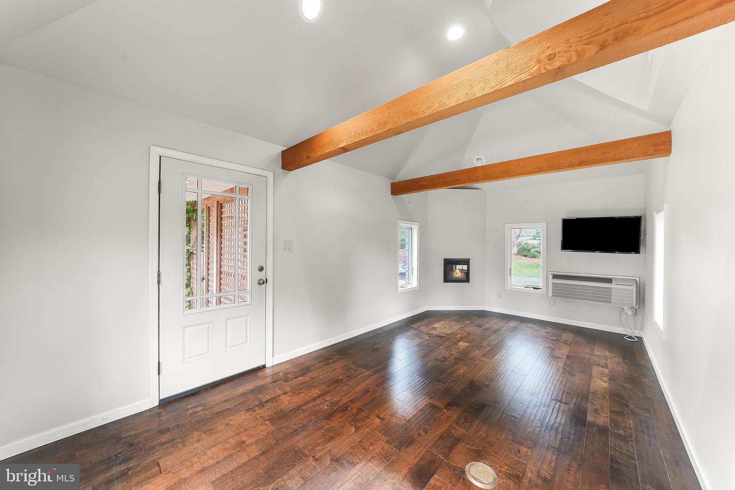 124 Round Hill Road photo 48