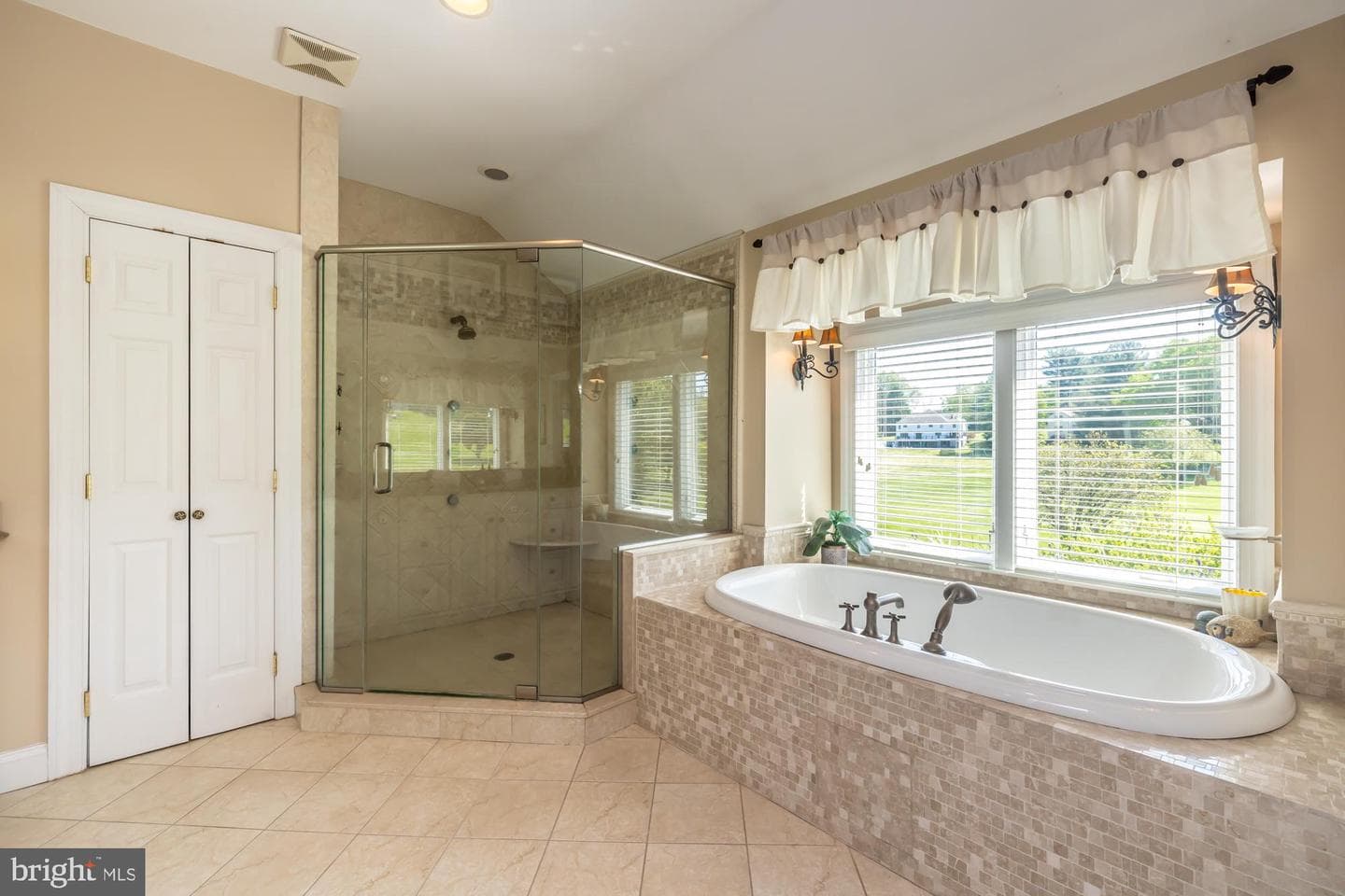 801 N Washington Ridge photo 38
