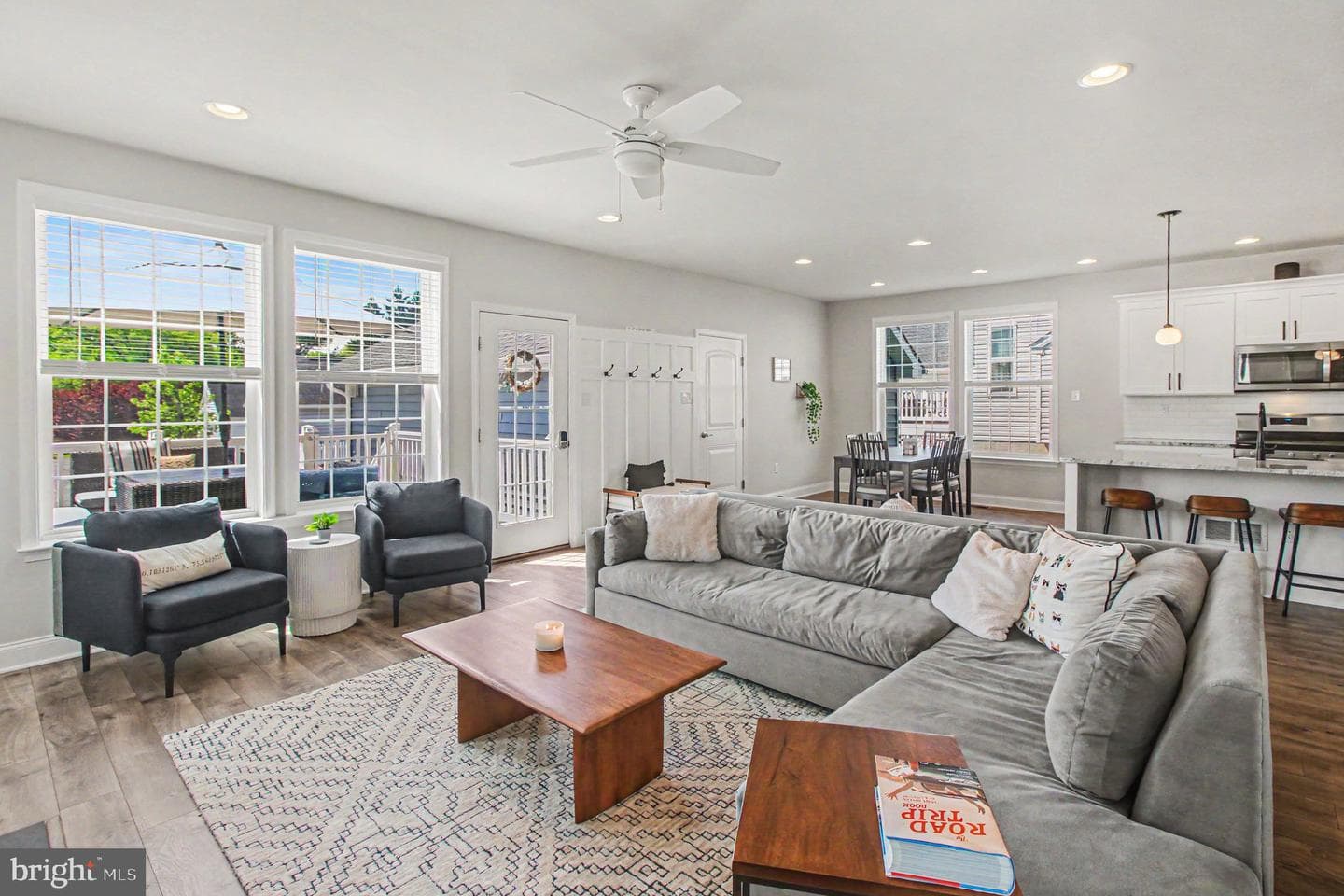 624 Bridge Street photo 13