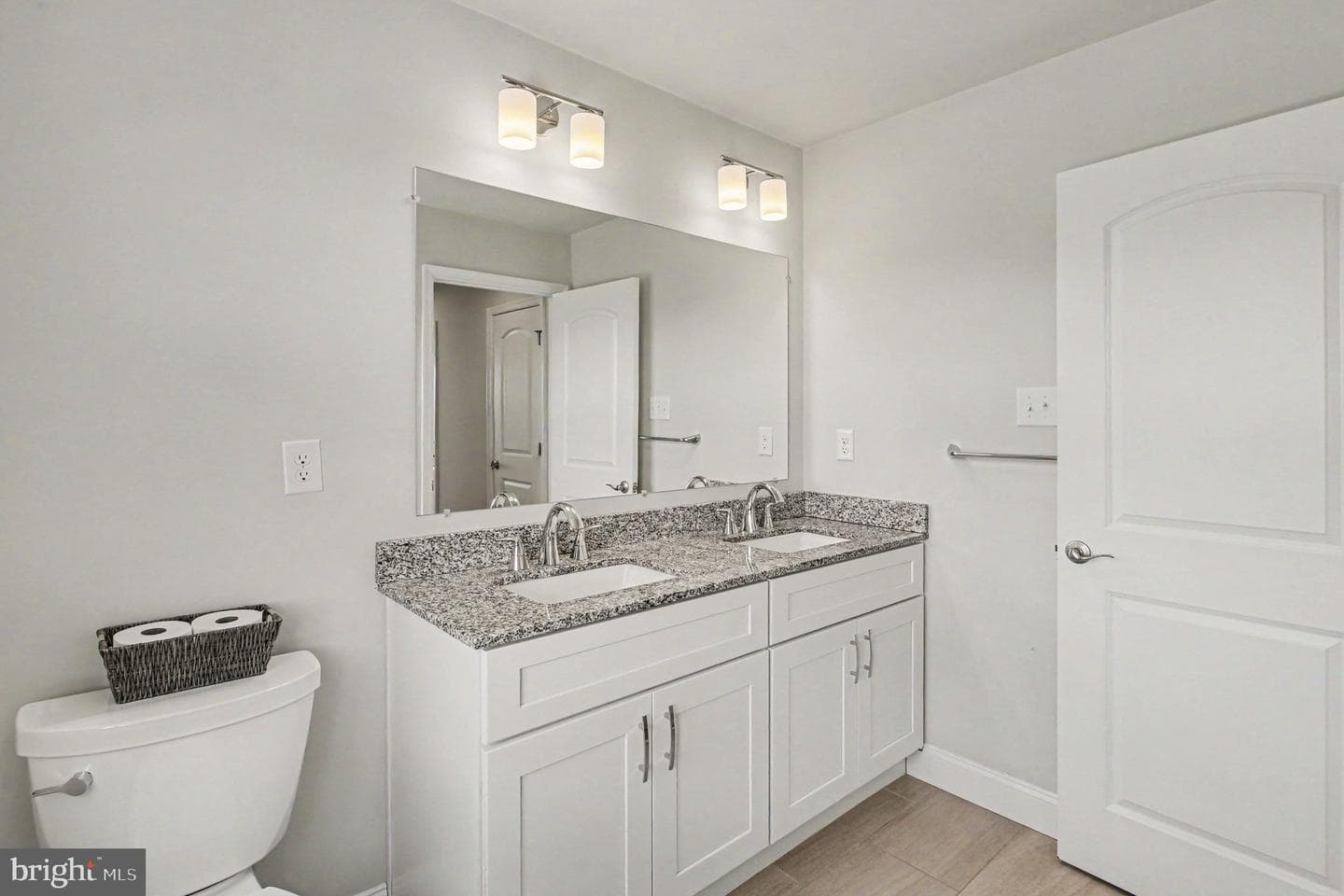 624 Bridge Street photo 21