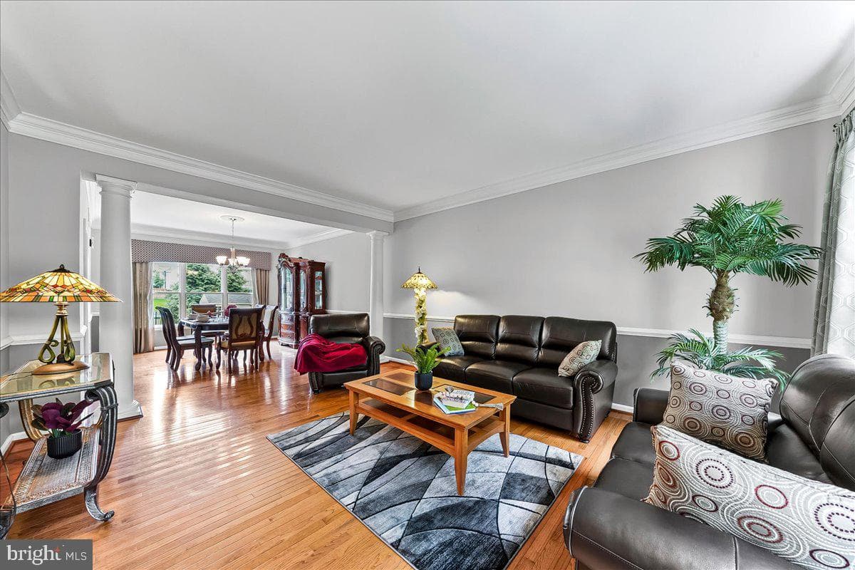 408 Brentford Road photo 4