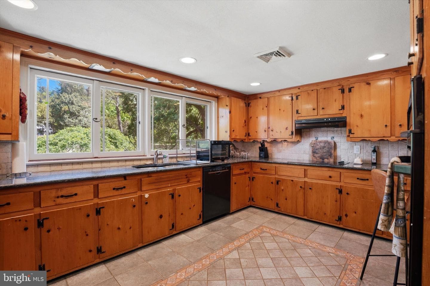 120 Farm Road photo 8
