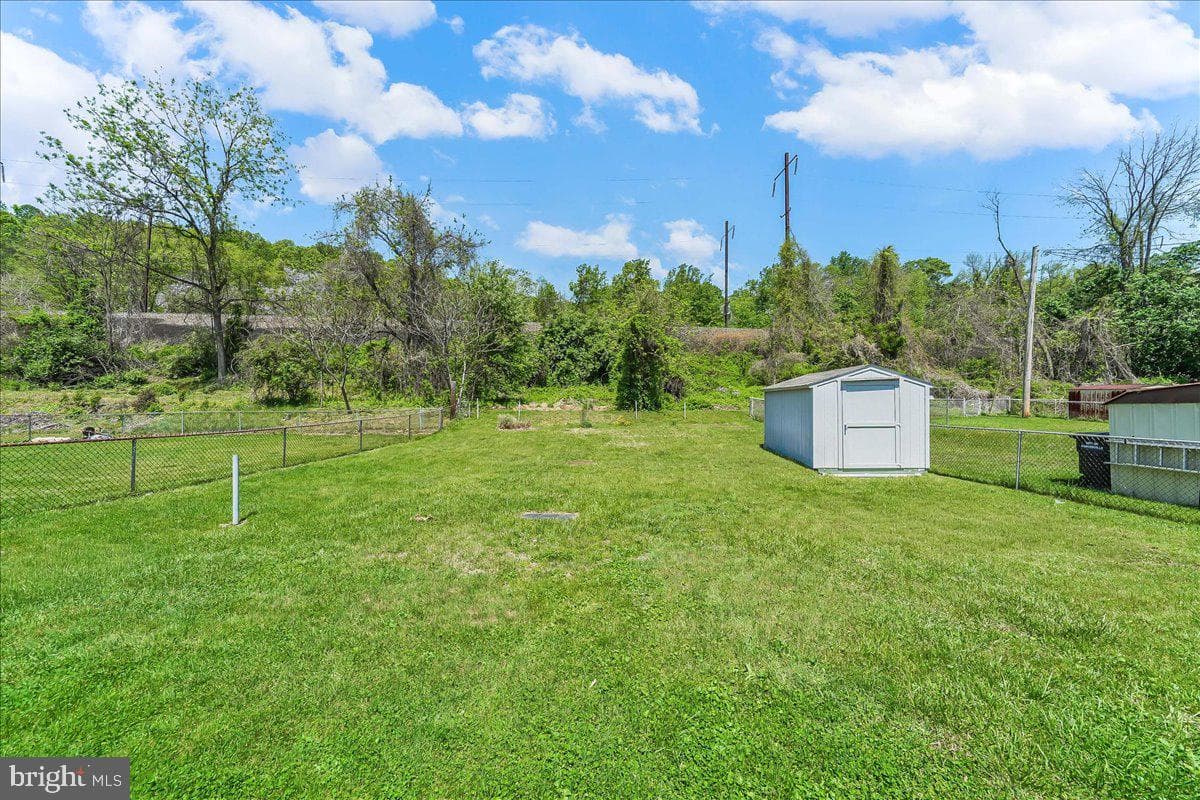 713 Charles Street photo 20