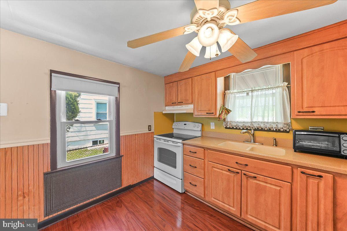 713 Charles Street photo 7