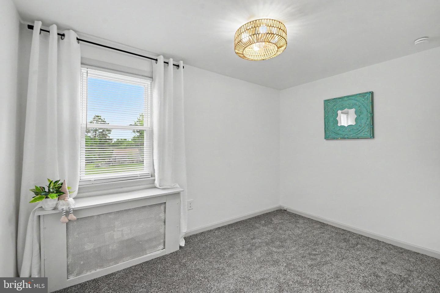 885 Woodlawn Avenue photo 26