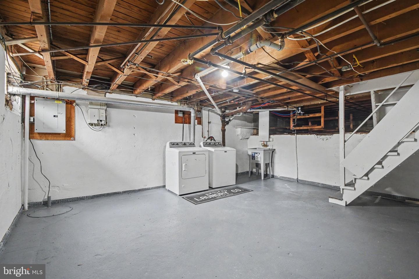 885 Woodlawn Avenue photo 31