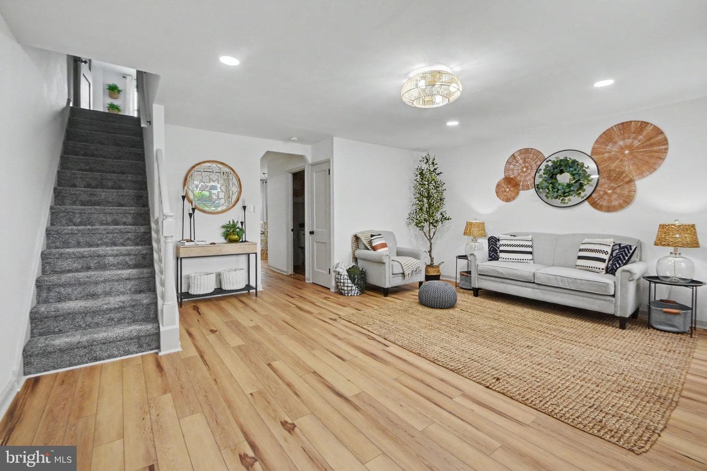 885 Woodlawn Avenue photo 4