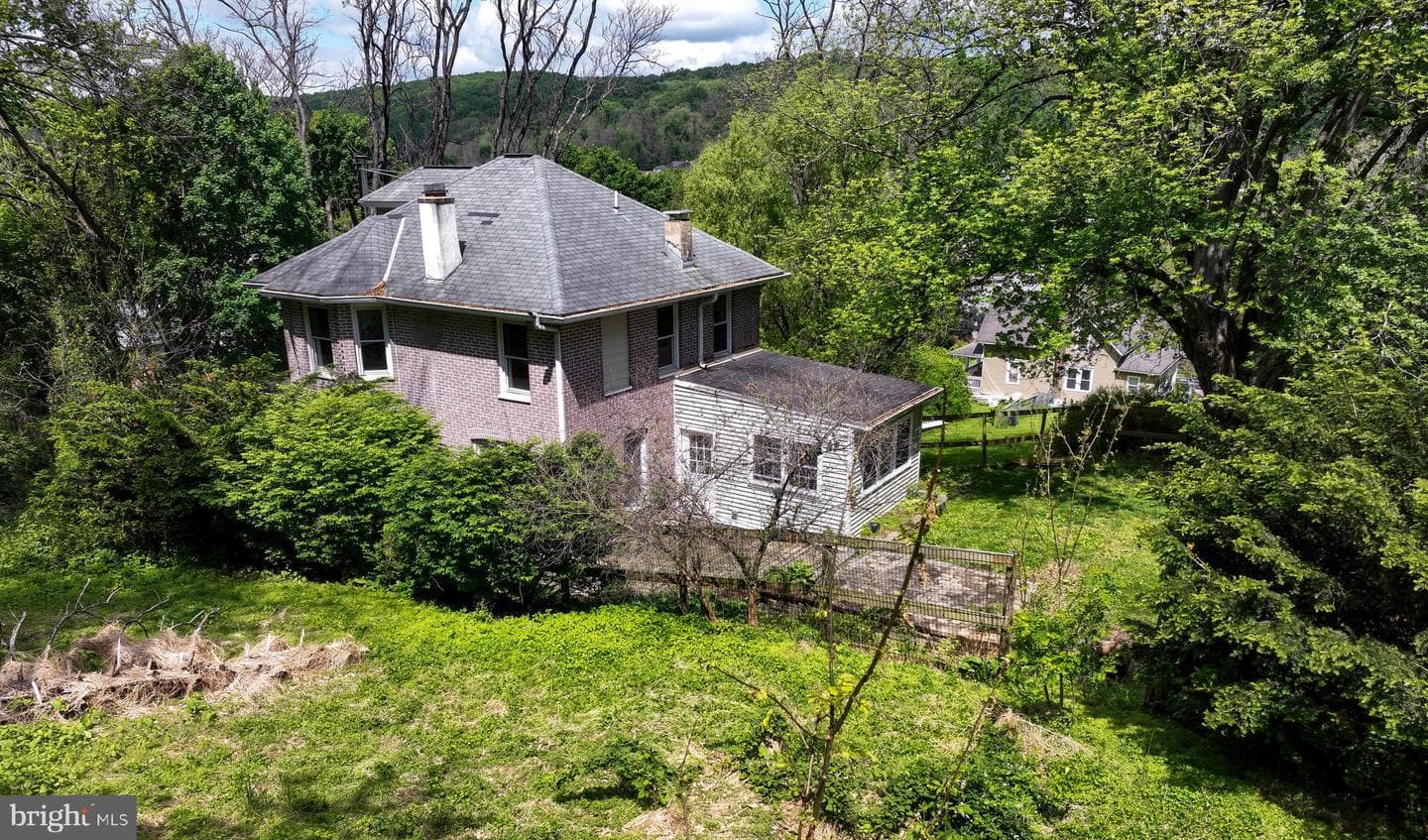 61 Bradley Avenue photo 31