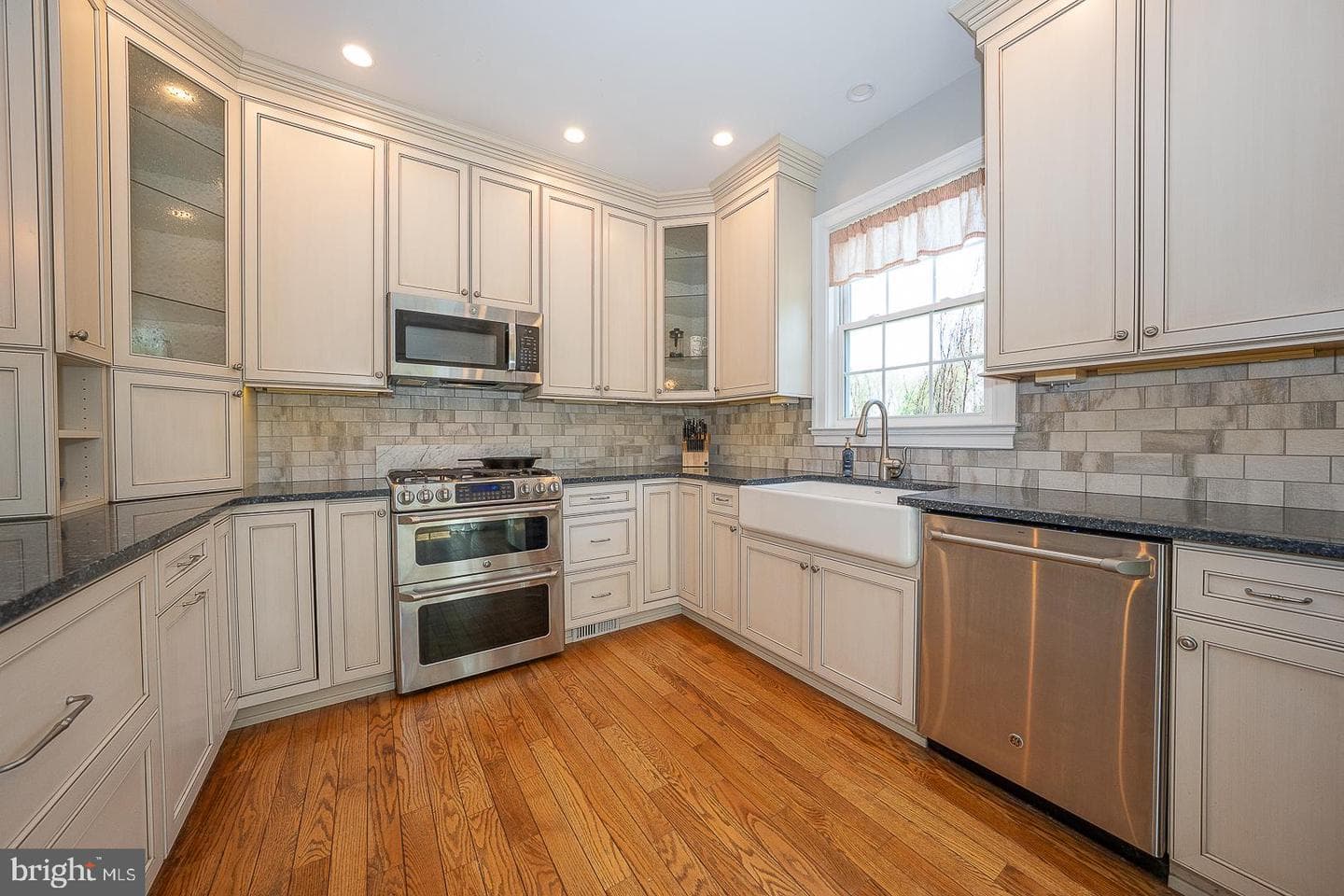 3301 Maplevale Circle photo 12