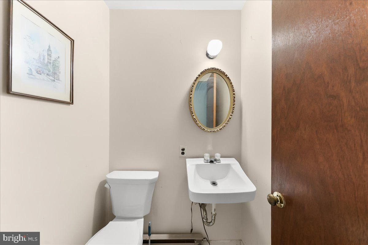 127 Governors Circle photo 11