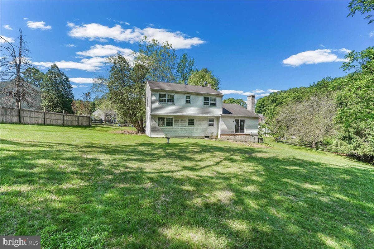 127 Governors Circle photo 2