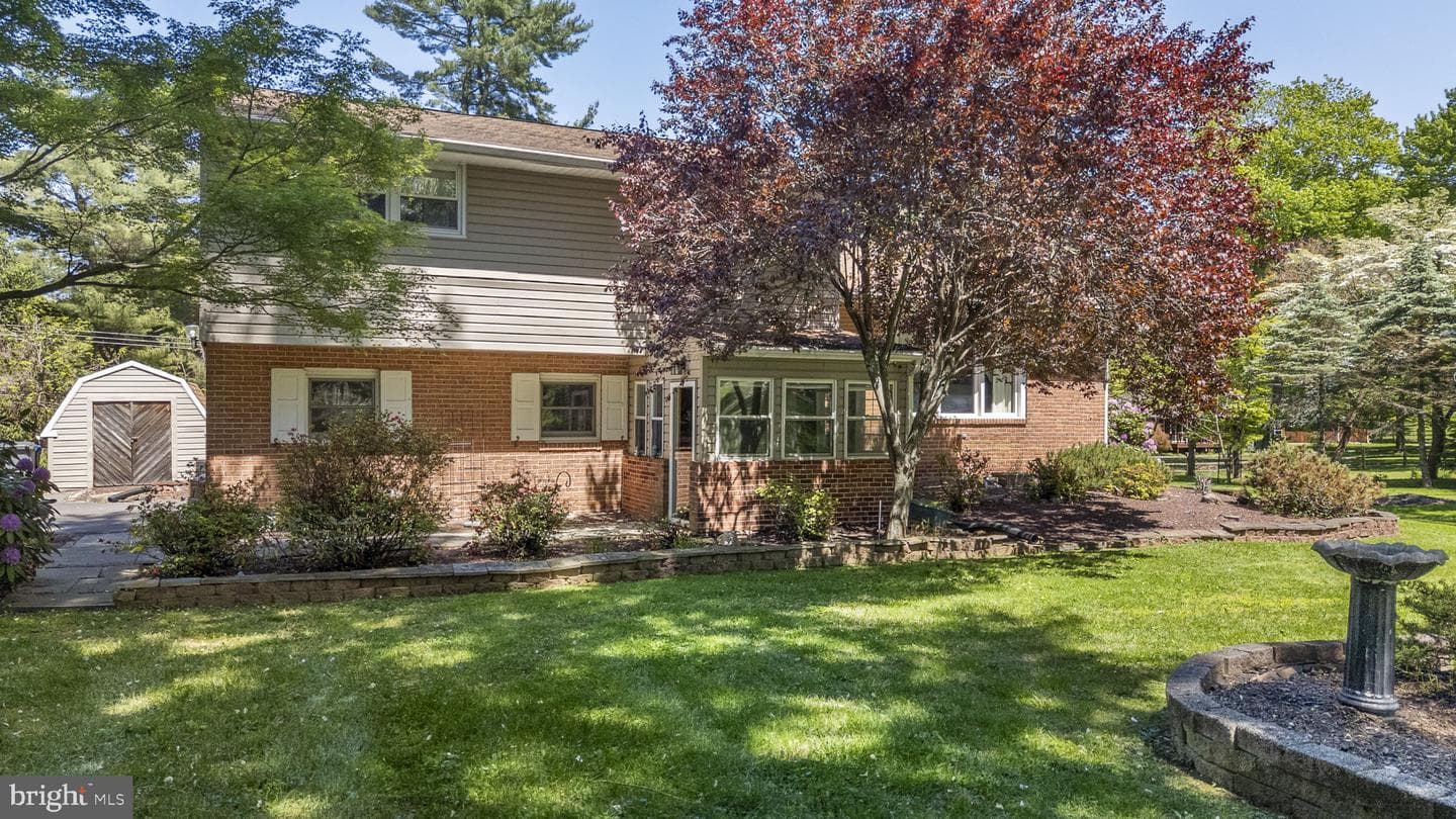 1253 Surrey Road photo 1
