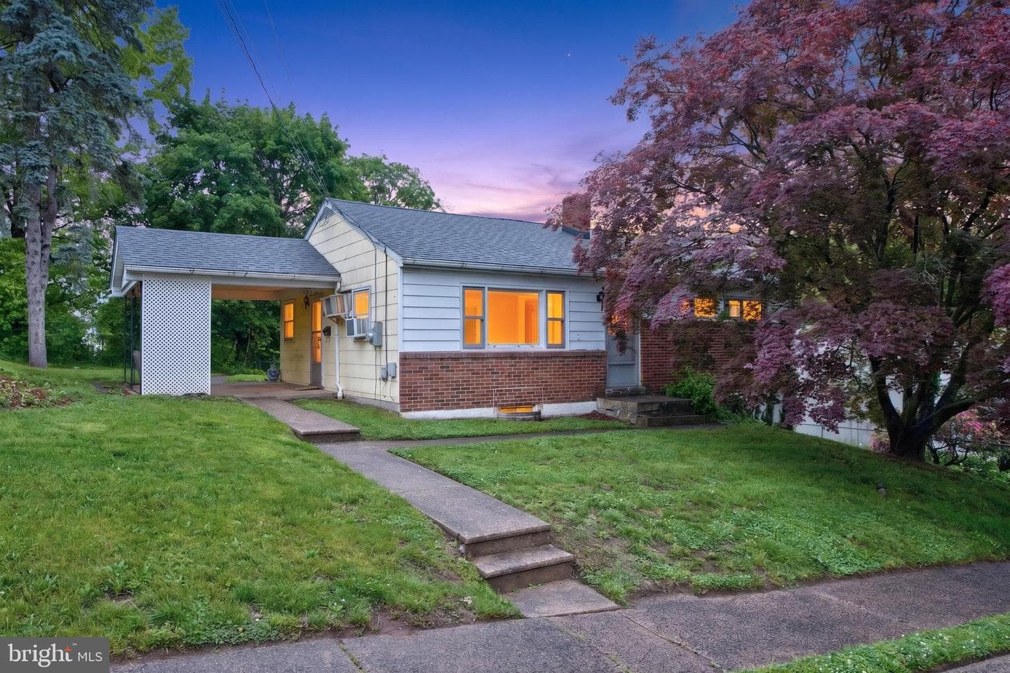 135 Pikeland Avenue photo 1