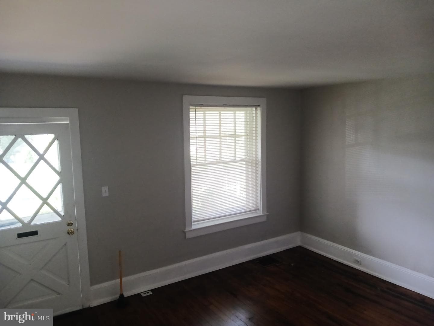 1132 Stirling Street photo 4