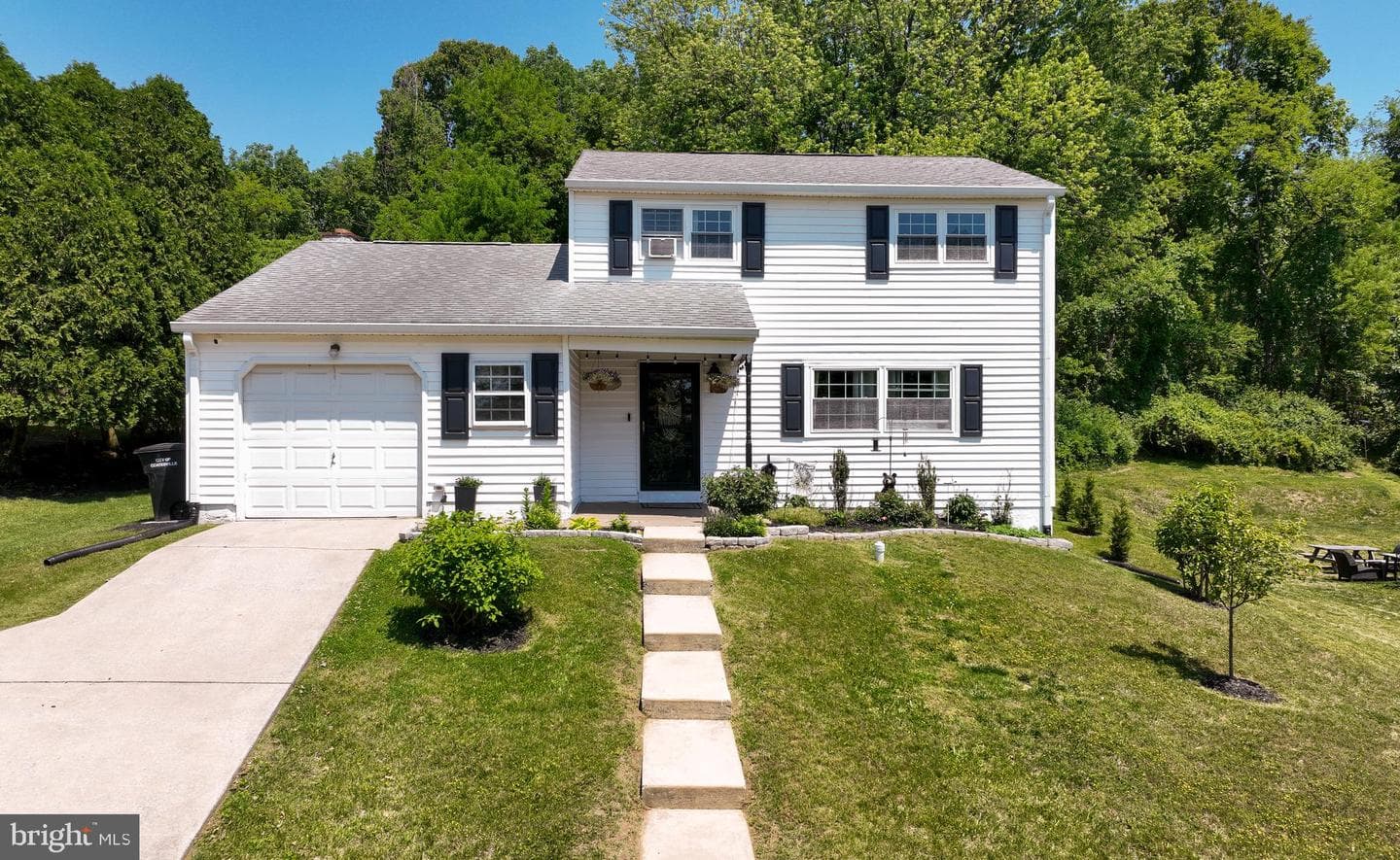 301 Dulles Drive photo 2