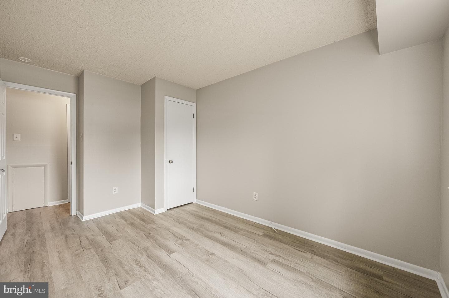 2410 Pond View Drive #2410 photo 16