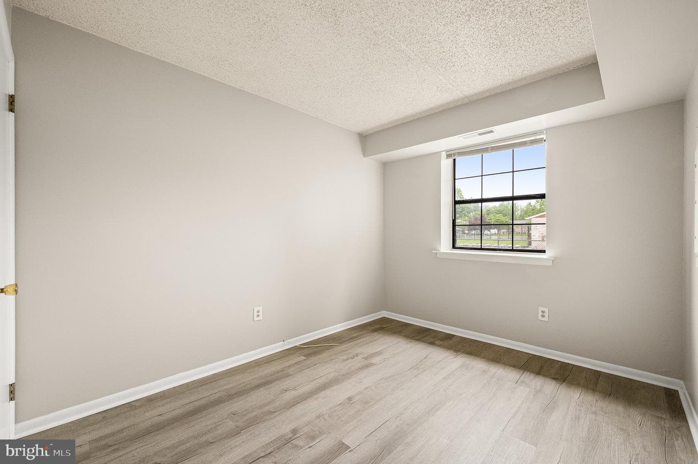 2410 Pond View Drive #2410 photo 17