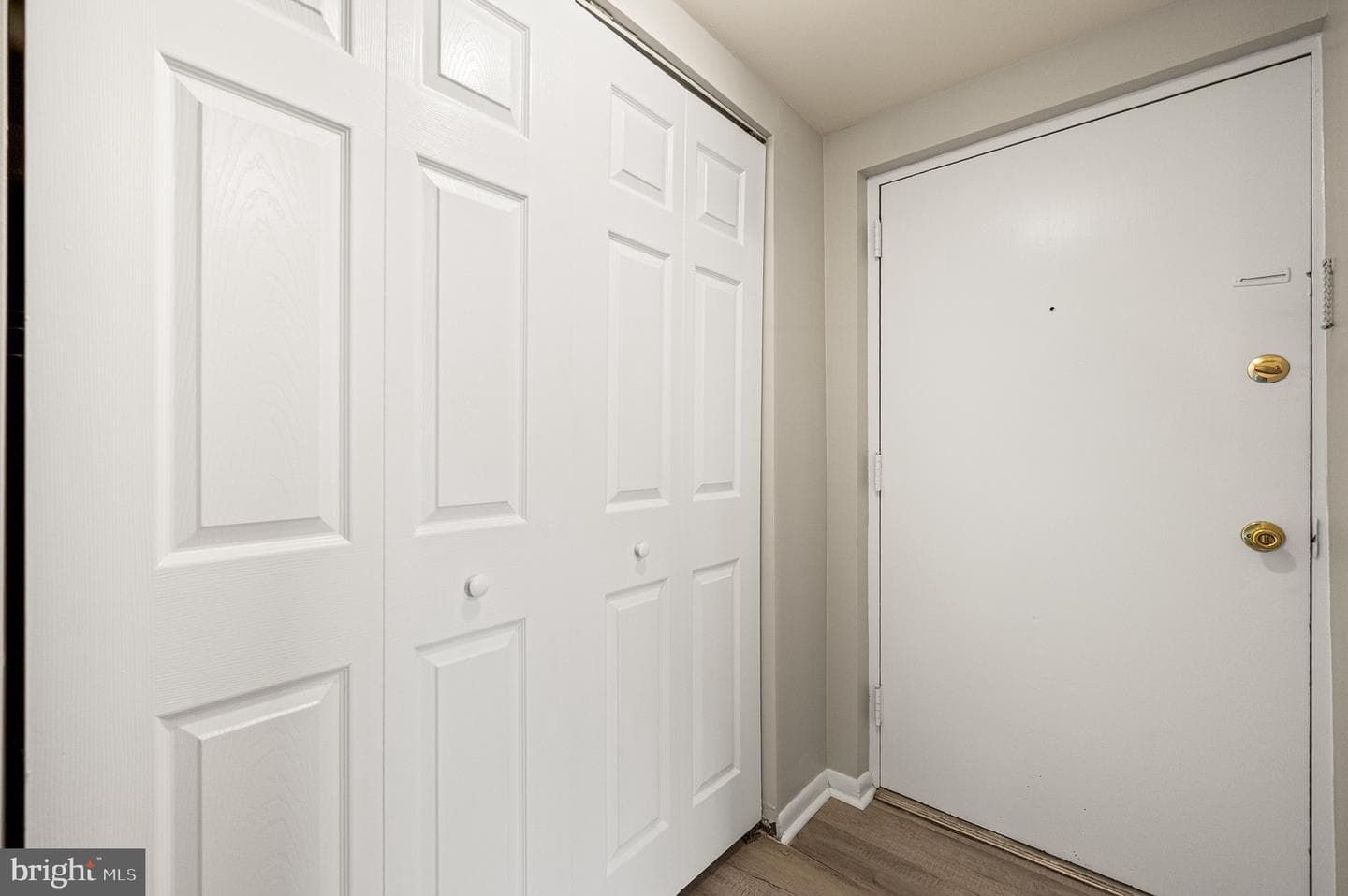 2410 Pond View Drive #2410 photo 18