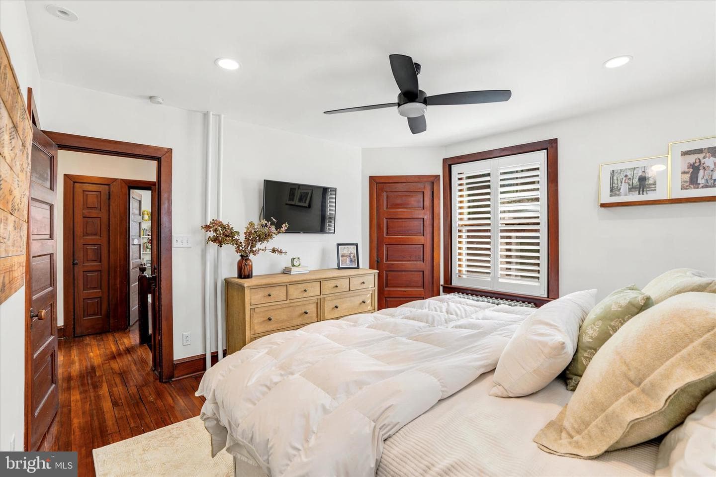 251 3rd Avenue photo 16