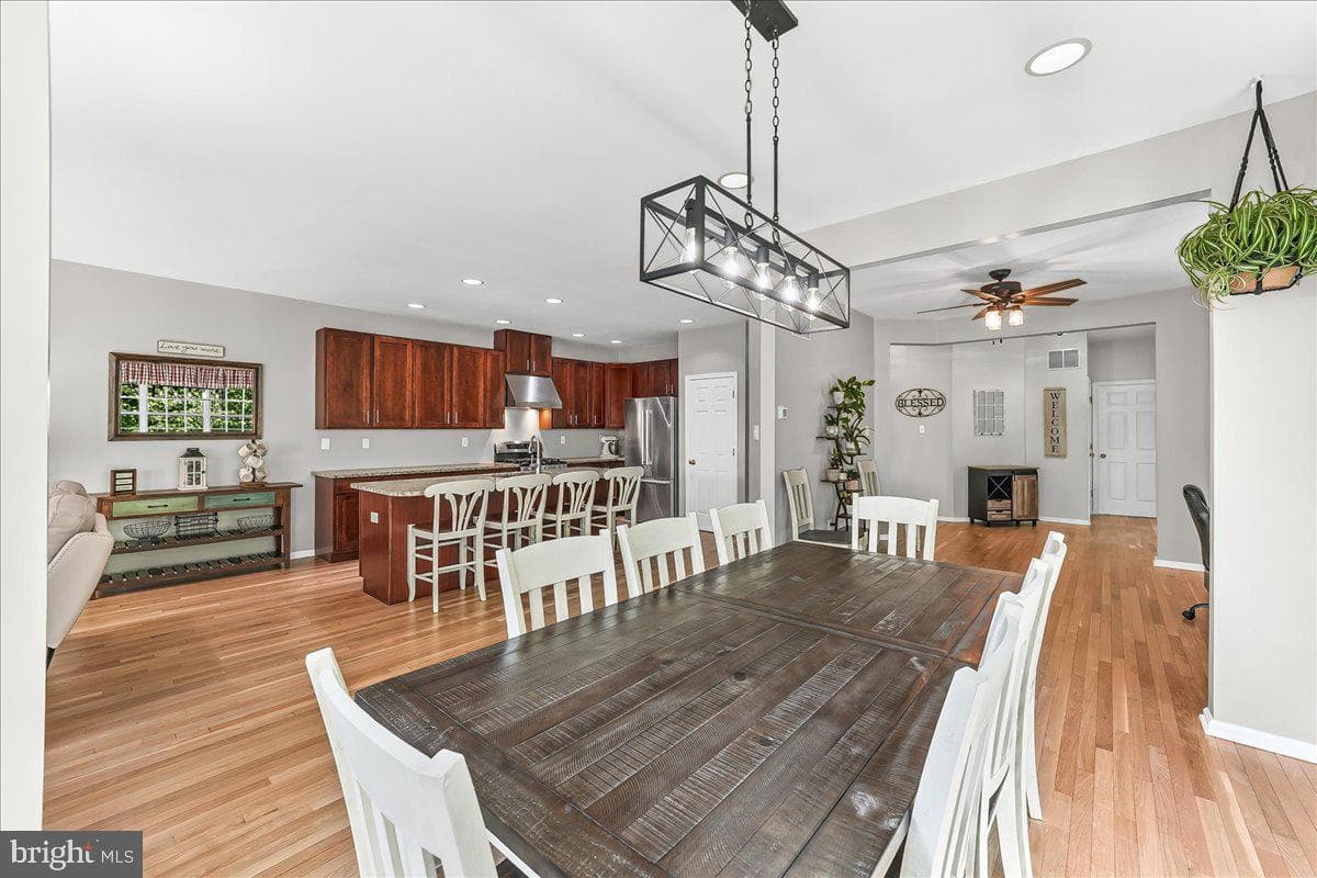 237 Deepdale Drive photo 10