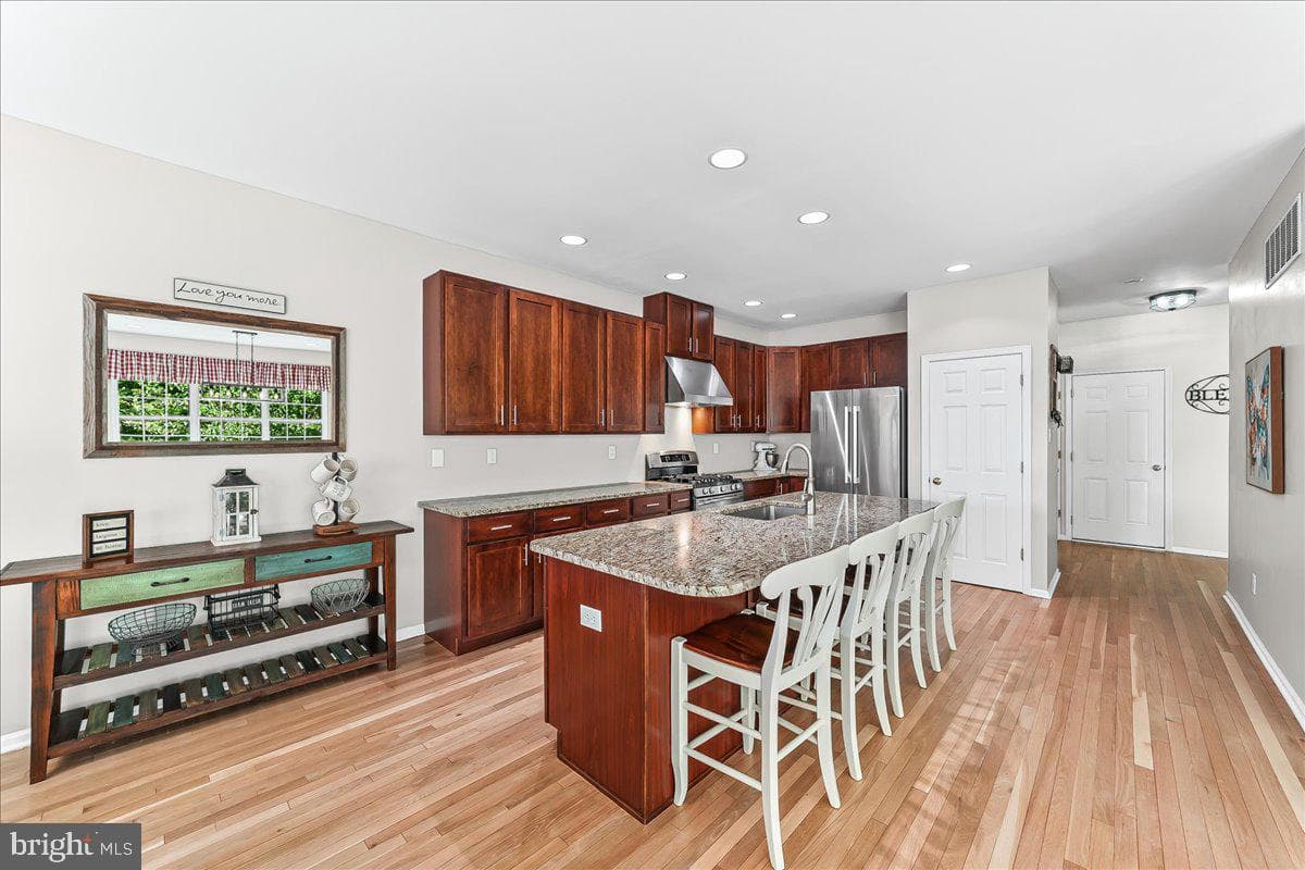 237 Deepdale Drive photo 11