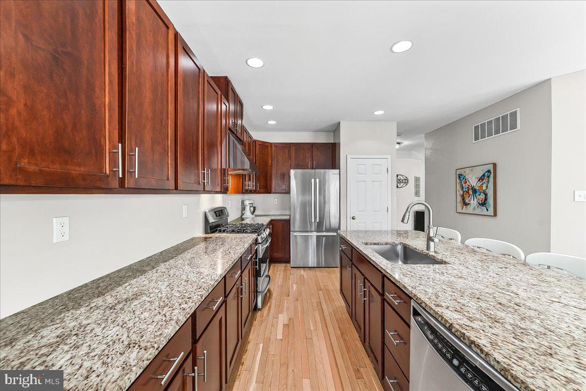 237 Deepdale Drive photo 13