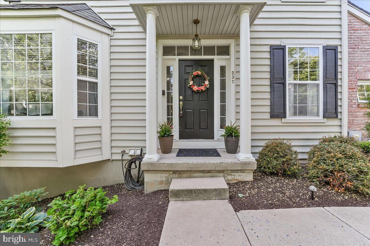 237 Deepdale Drive photo 4