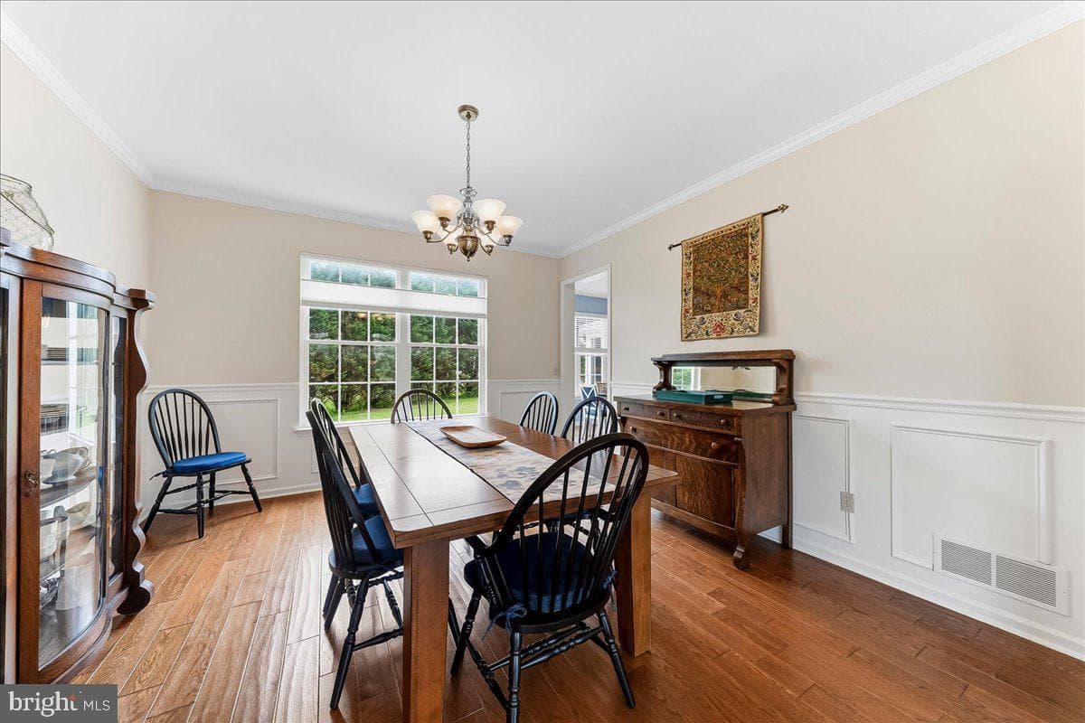 205 Warwick Court photo 6
