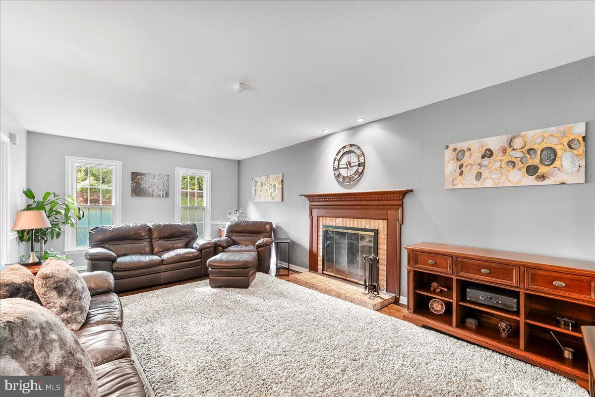 686 Limehouse Rd photo 6