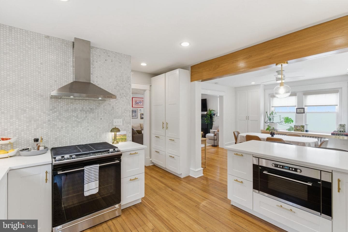 562 Woodside Avenue photo 18