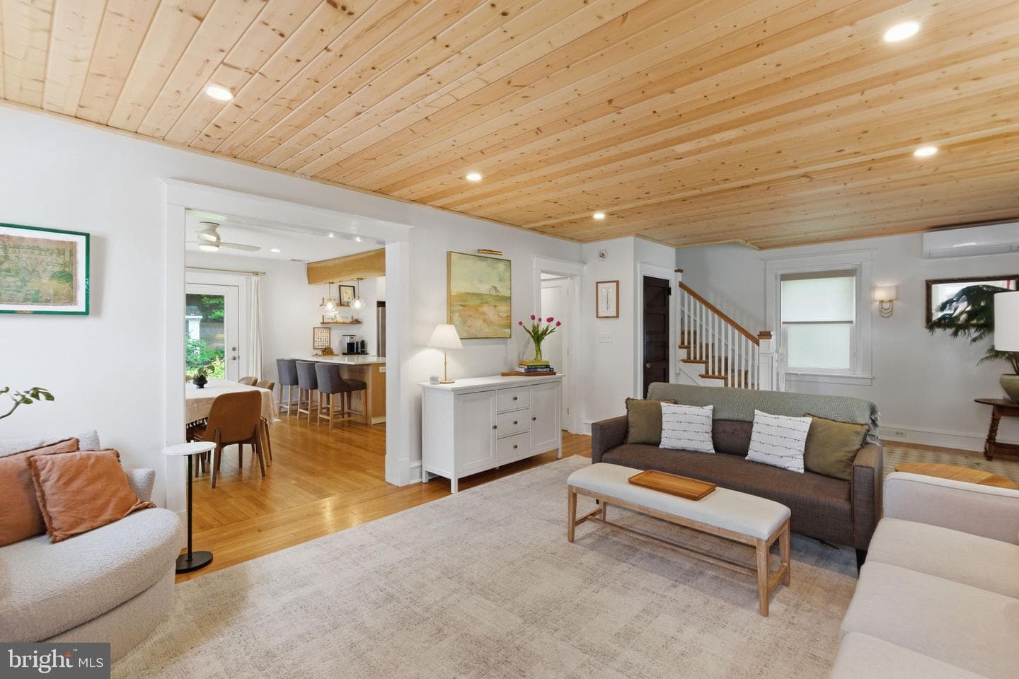 562 Woodside Avenue photo 9