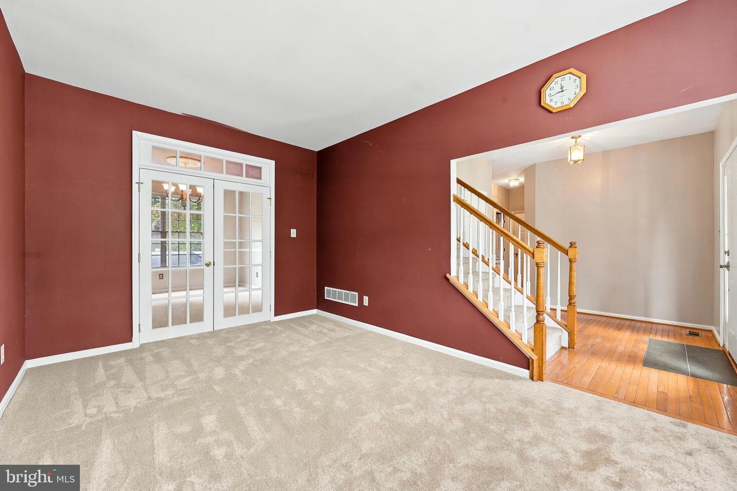 736 Meadowbrook Drive photo 4