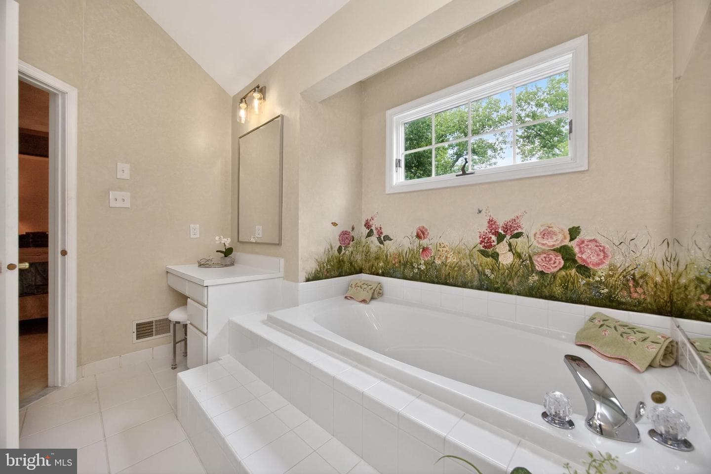 646 Perimeter Drive photo 27