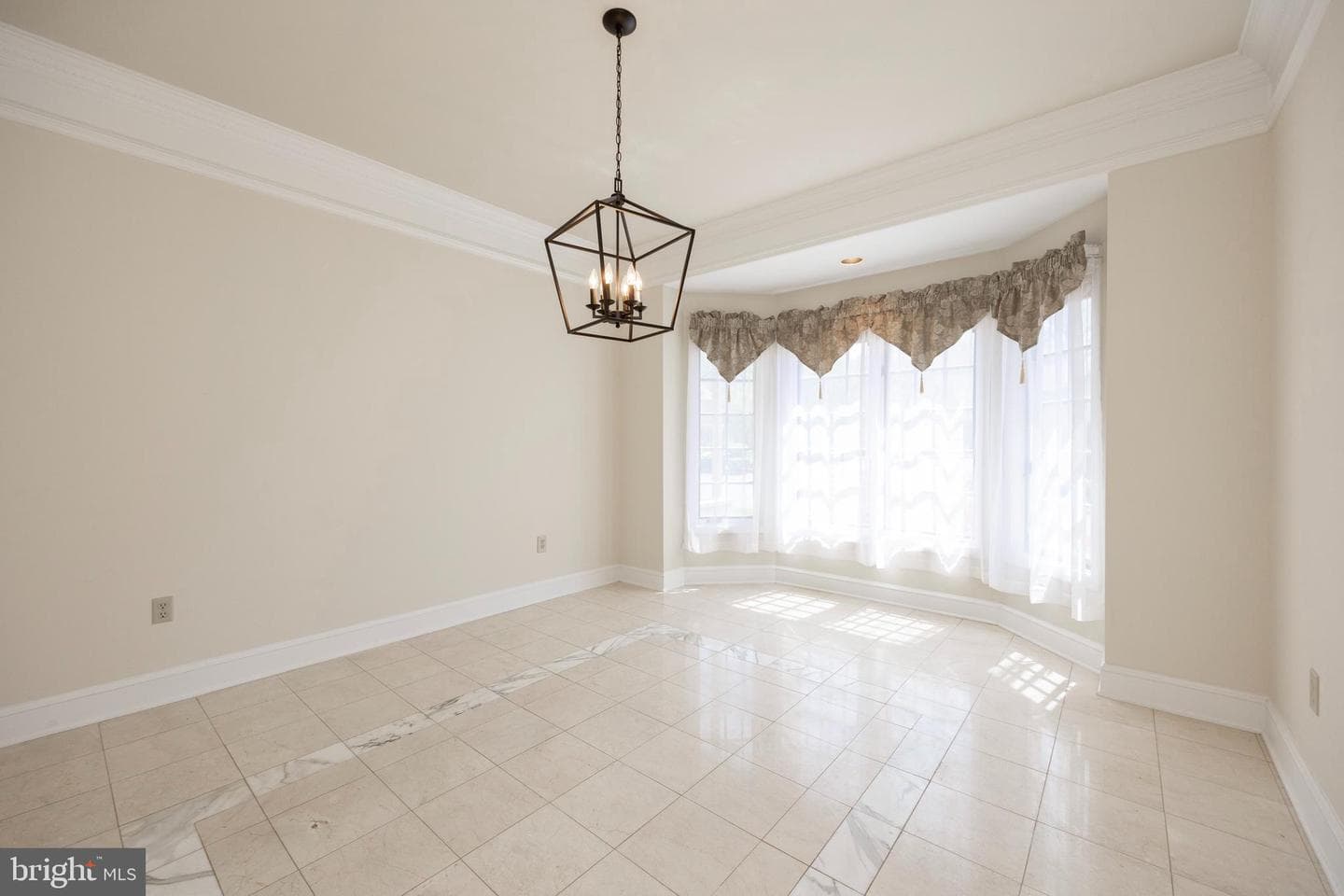 224 Cambridge Chase photo 14