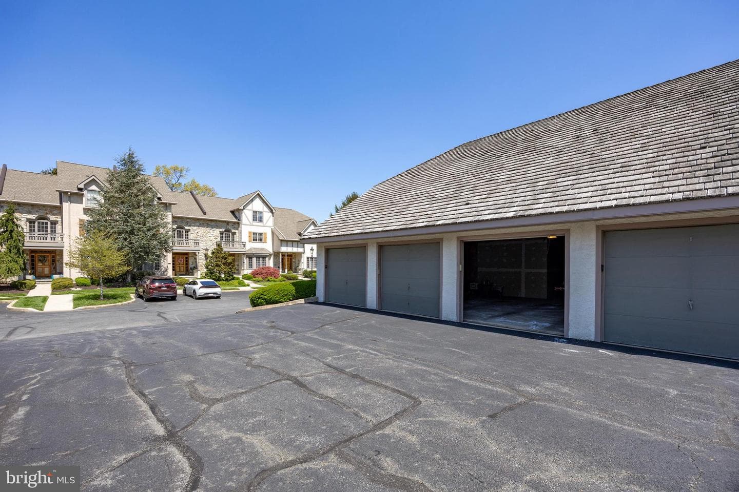 224 Cambridge Chase photo 15