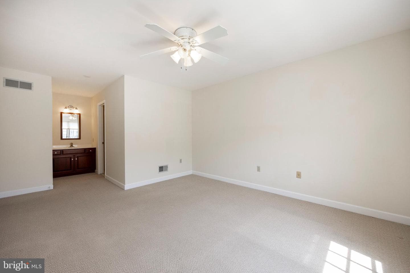 224 Cambridge Chase photo 25