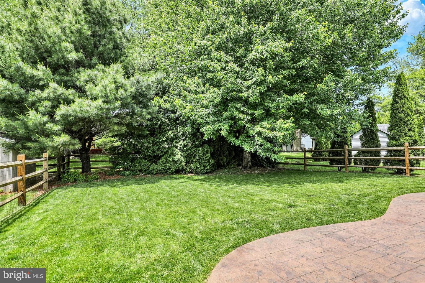 105 Marquis Drive photo 28