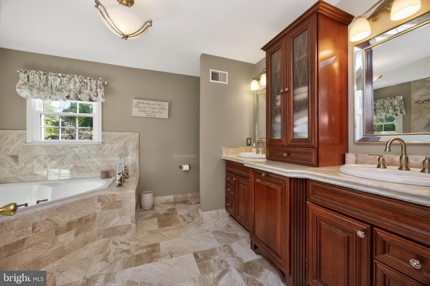 17 Oneida Court photo 28