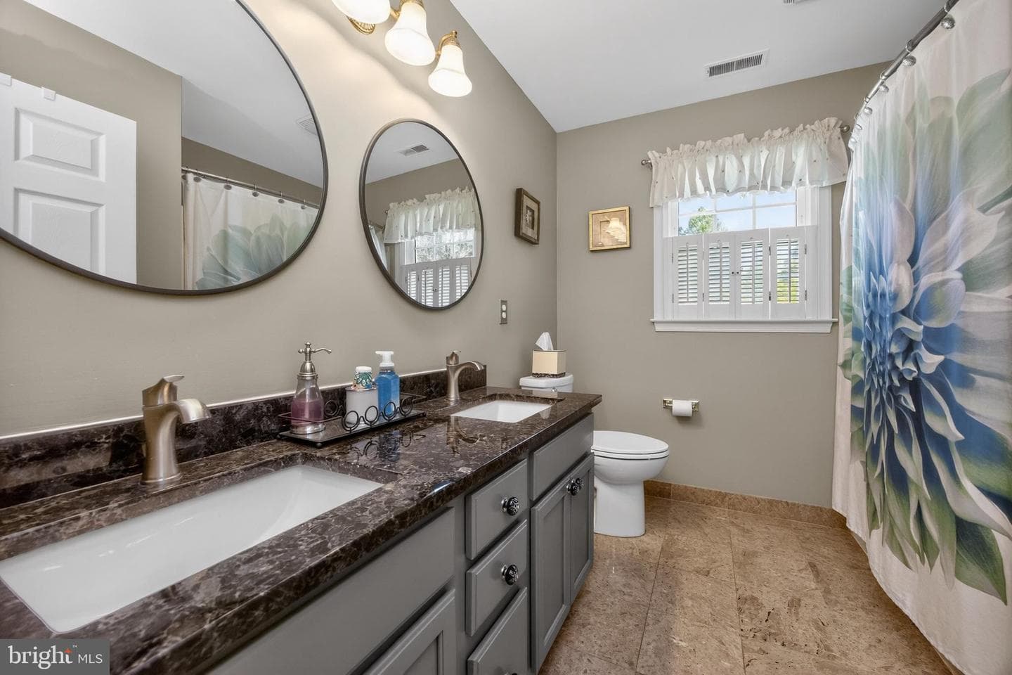 17 Oneida Court photo 34