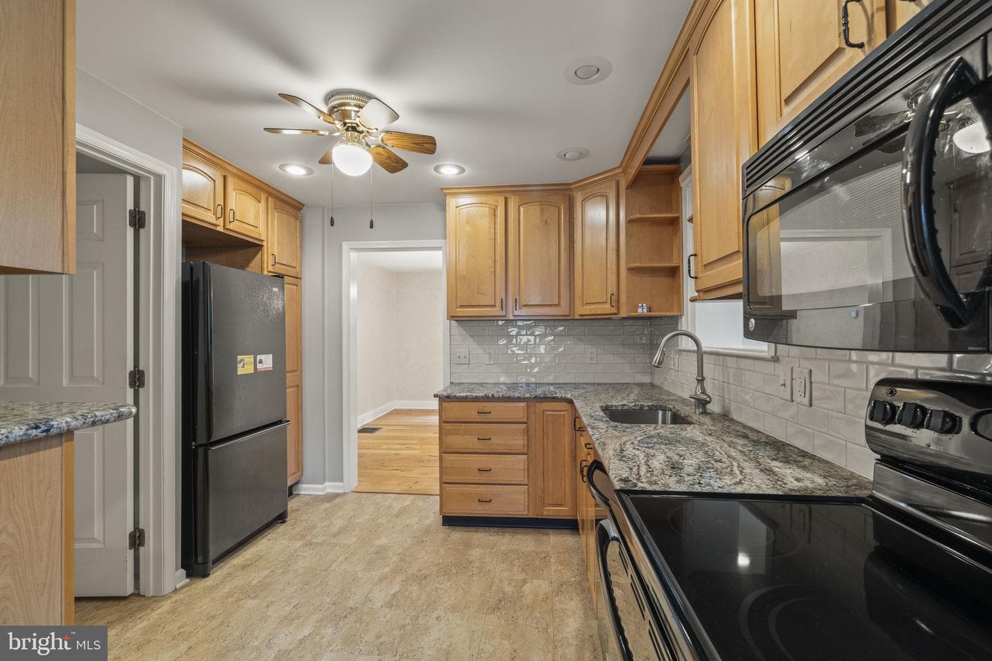 311 E Marshall Street photo 11