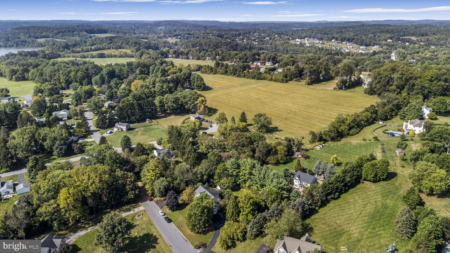 17 Highview Road photo 46
