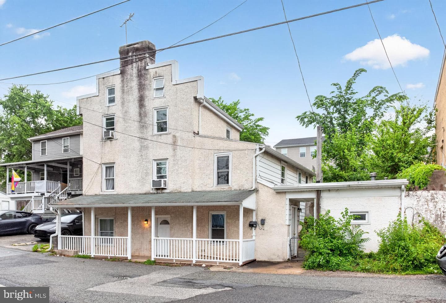 31 Emmett St