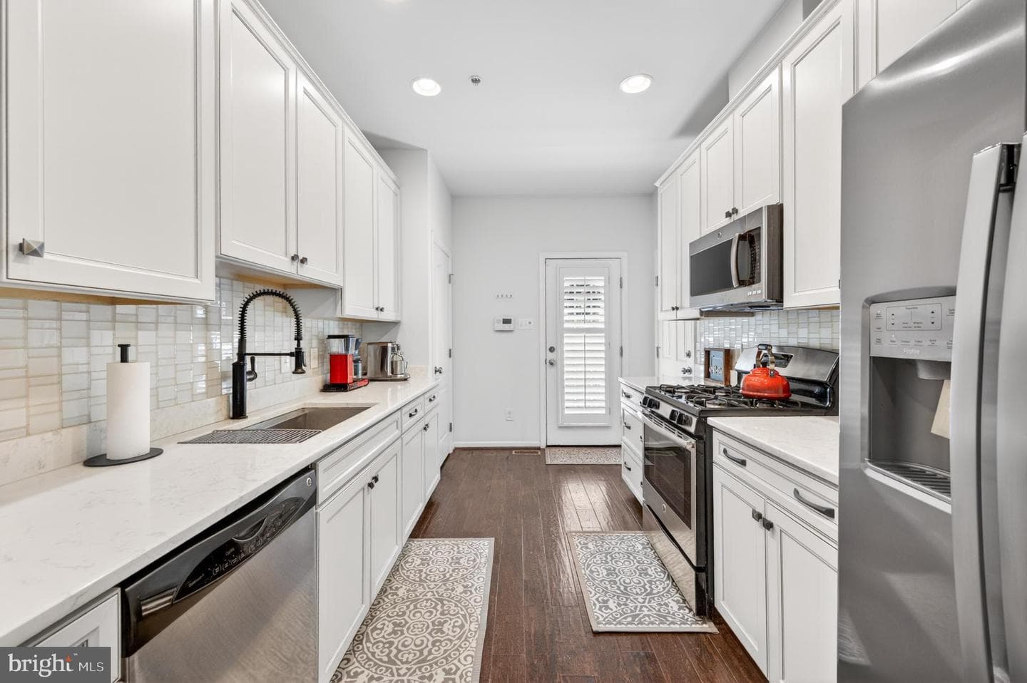 92 Spruce Alley photo 6