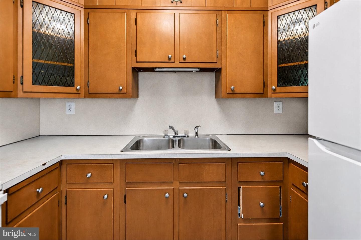 357 Emmett Street photo 17