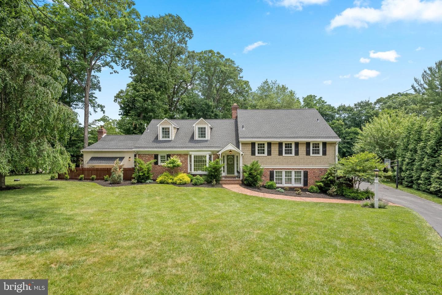 912 Weadley Road photo 1