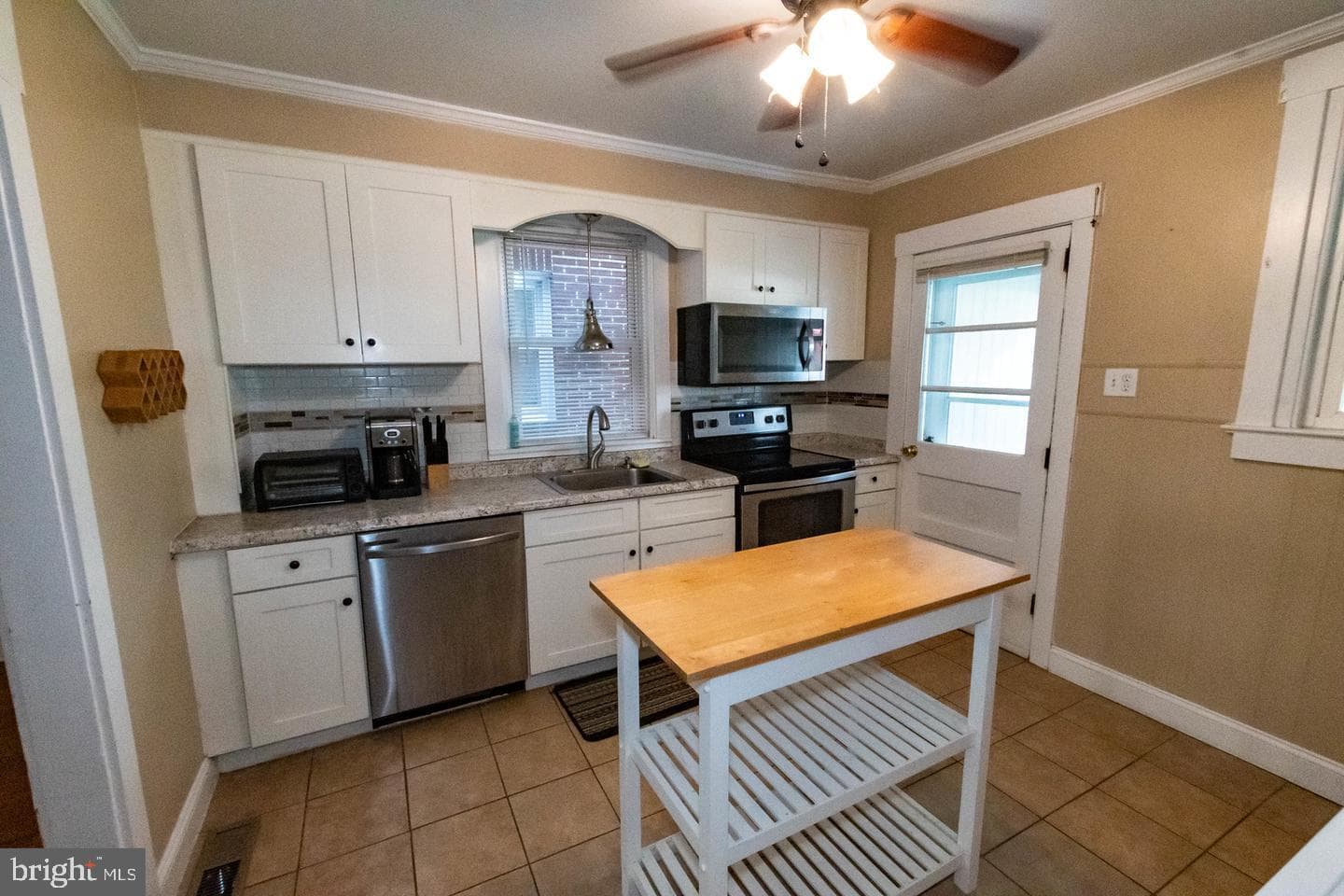 335 Stuart Avenue photo 6