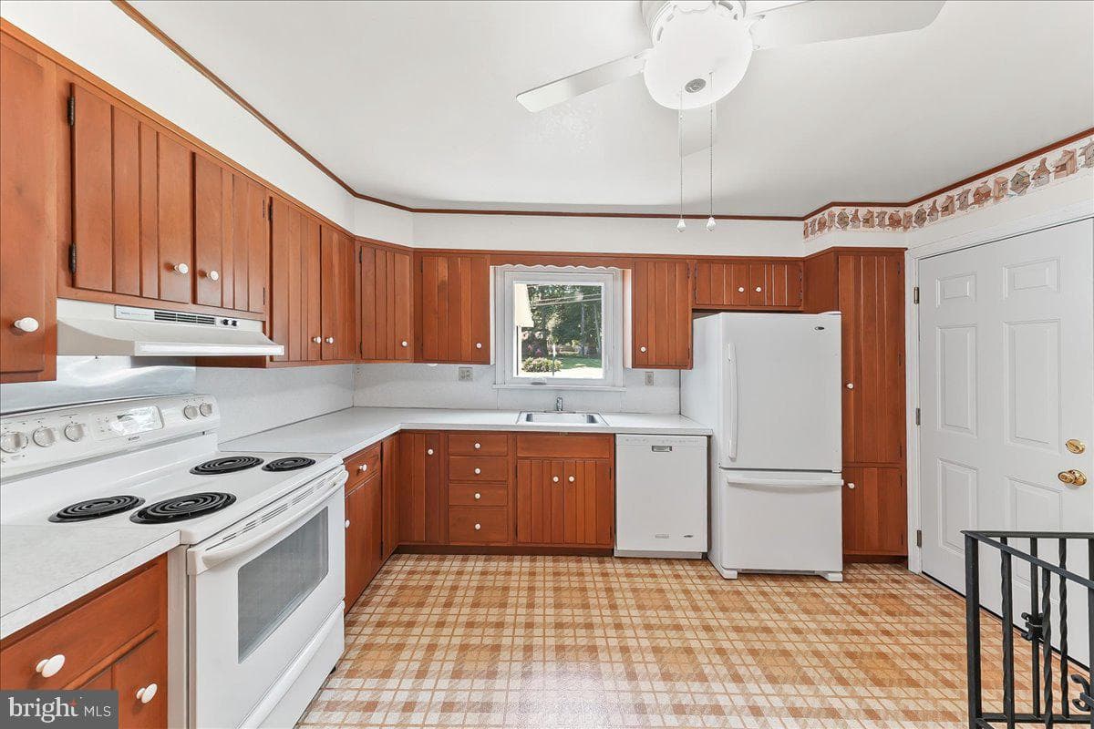 820 Spruce Avenue photo 18